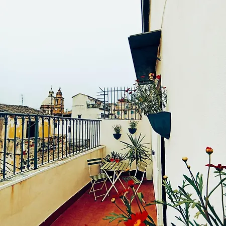 Demasiantval House * Palermo