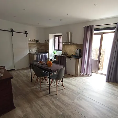 Demasiantval House Apartment *