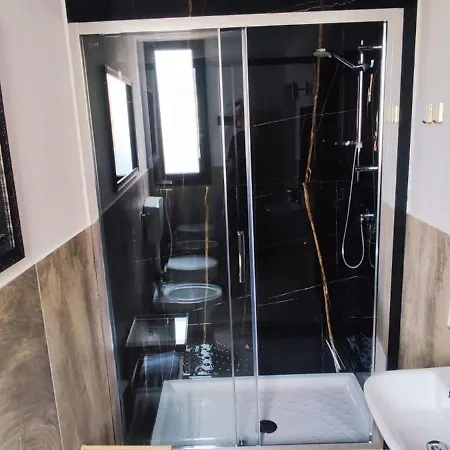 Demasiantval House *