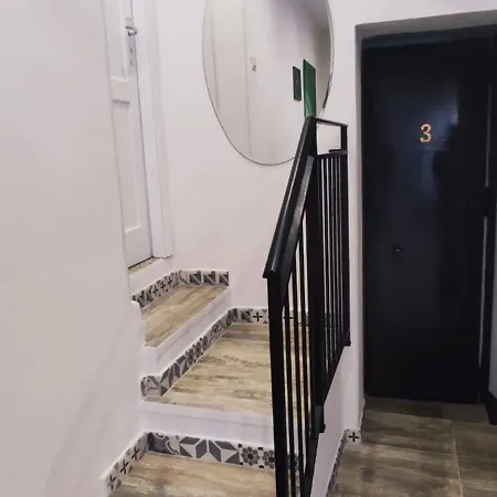 Demasiantval House *