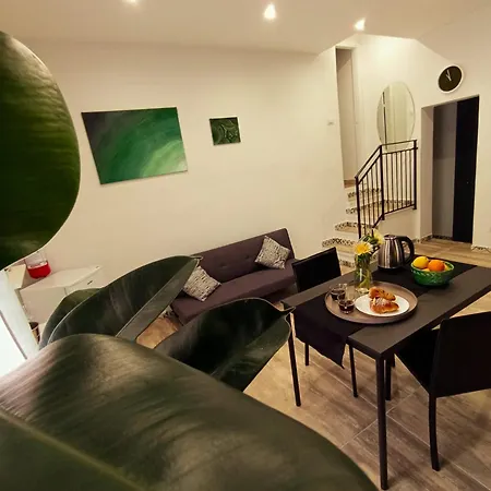 Demasiantval House *